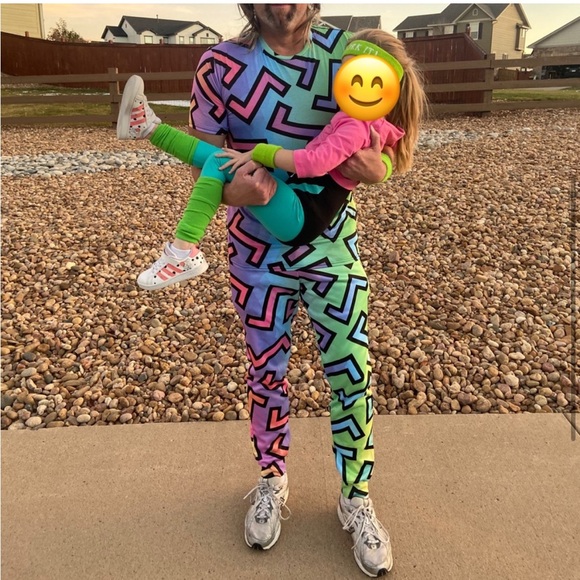 IEDM Men’s 80’s Rainbow Tshirt & Joggers Set XL
EUC - Picture 4 of 6